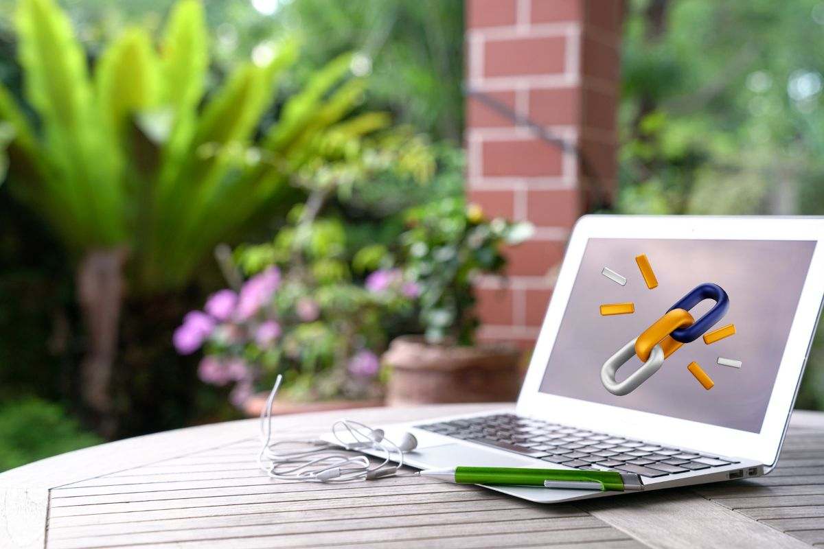 laptop su tavolo